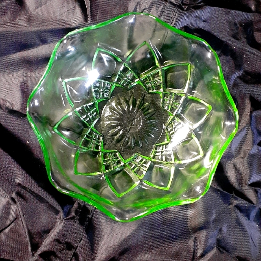 Vintage Hazel Atlas Diamond Arches Green Uranium Glass Dish Set of 2